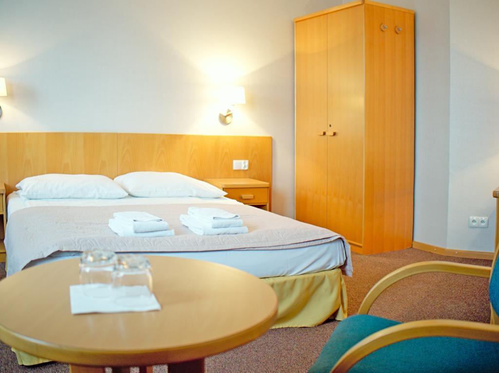 Hotel Orlik Plonsk Ngoại thất bức ảnh