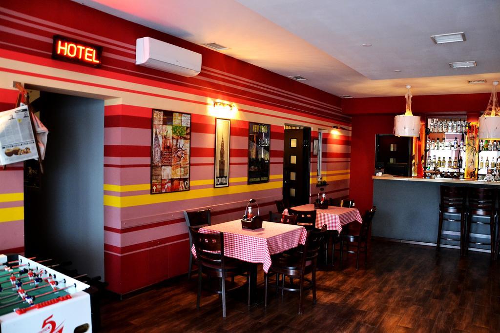 Hotel Orlik Plonsk Ngoại thất bức ảnh