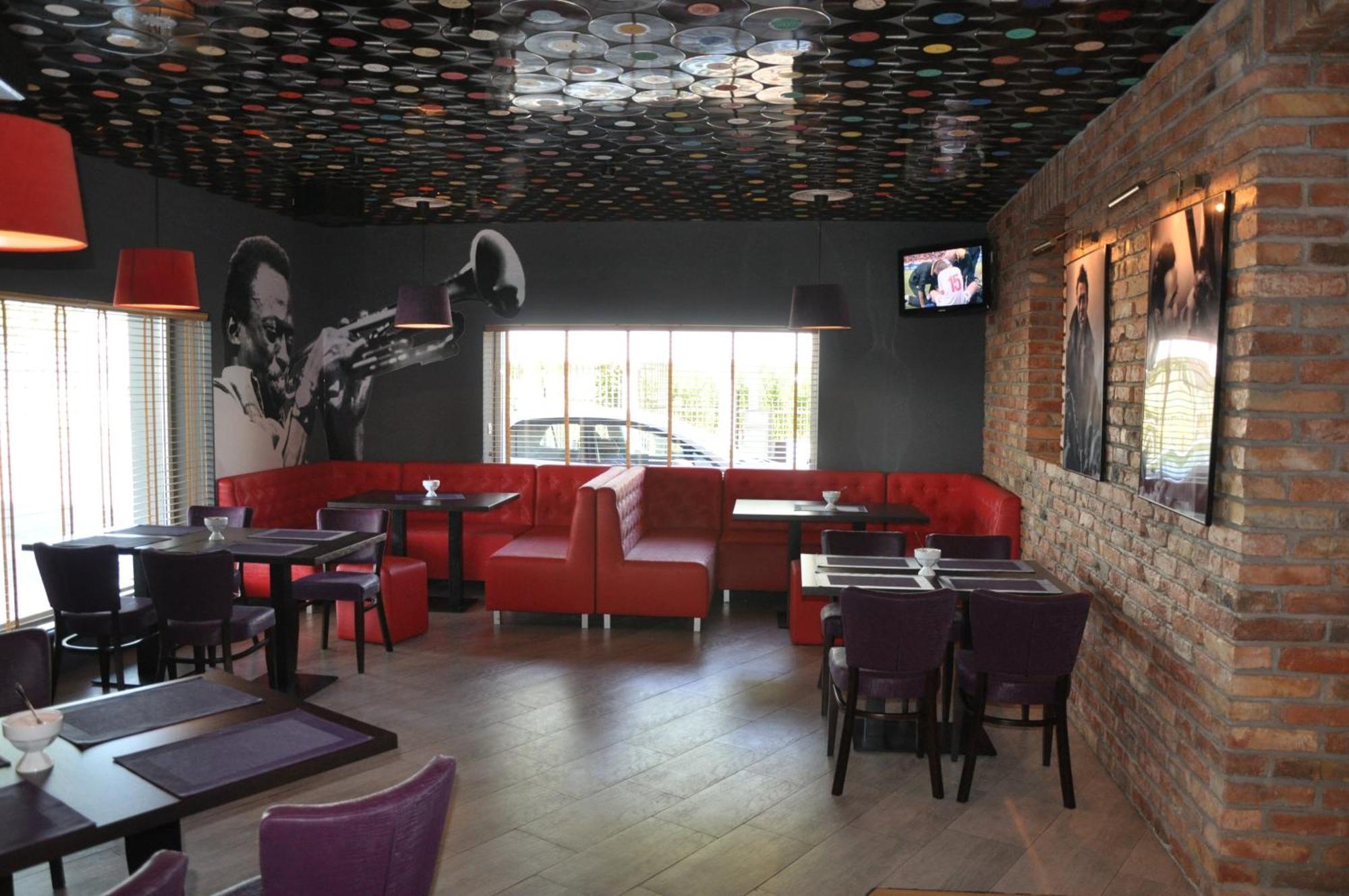 Hotel Orlik Plonsk Ngoại thất bức ảnh