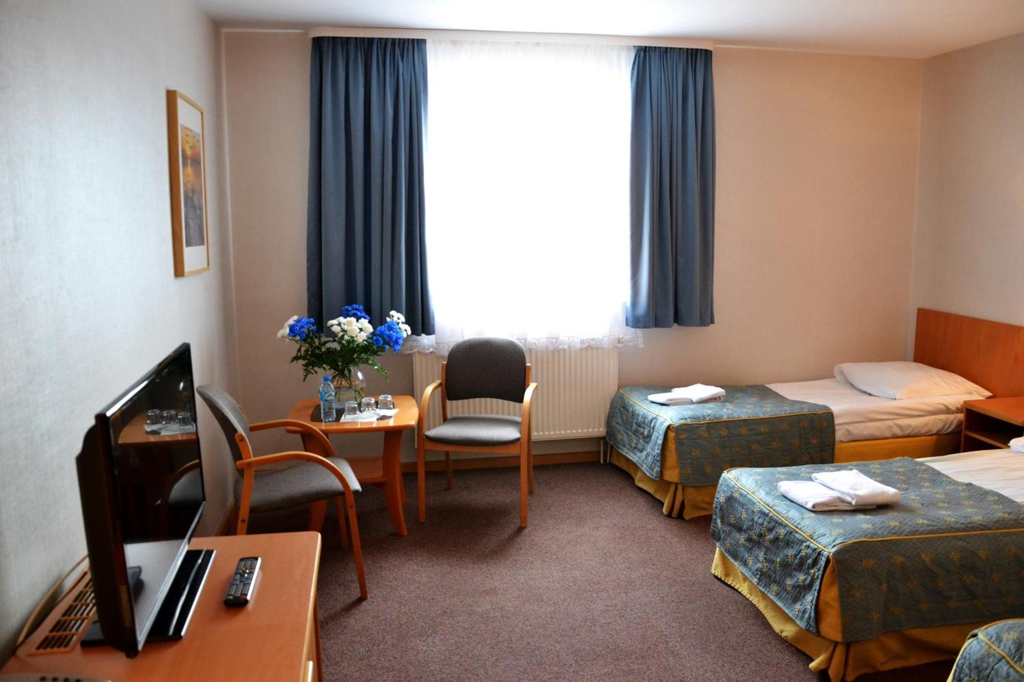Hotel Orlik Plonsk Phòng bức ảnh